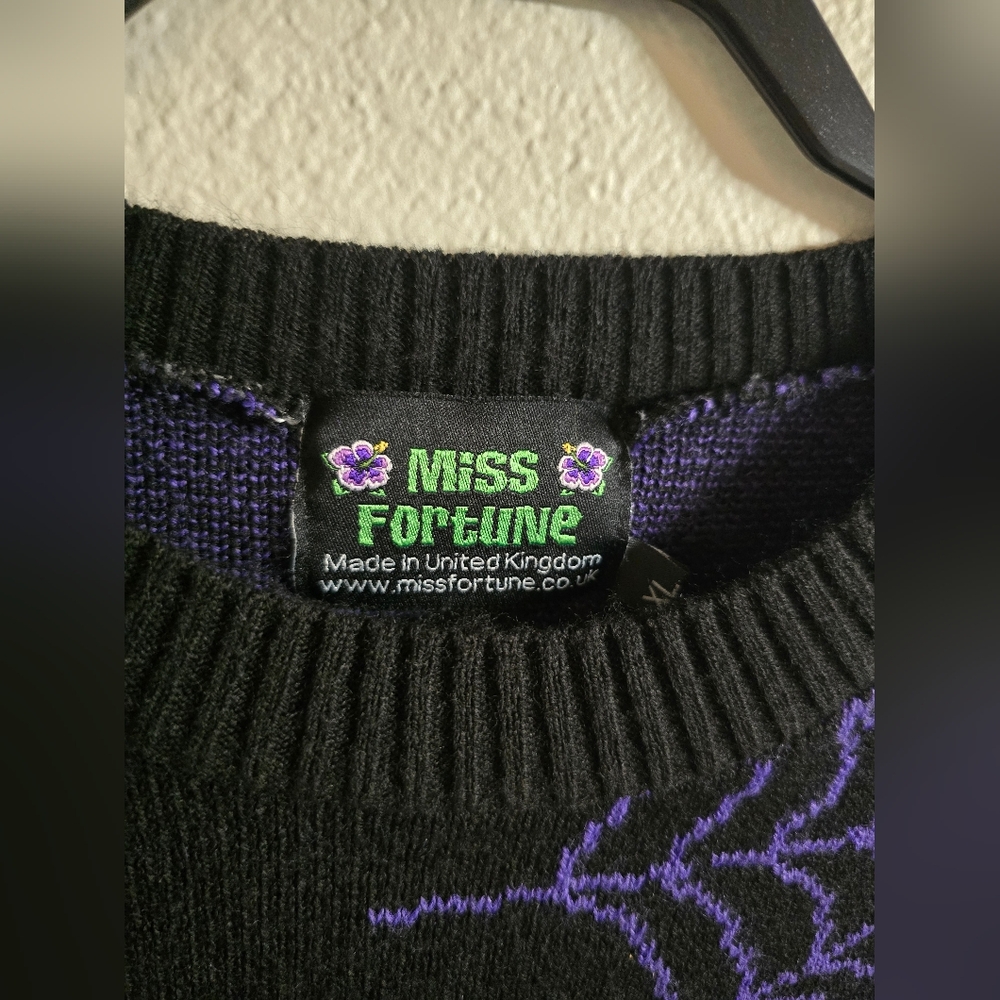 Goth Crop Sweater - Picture 3 of 5